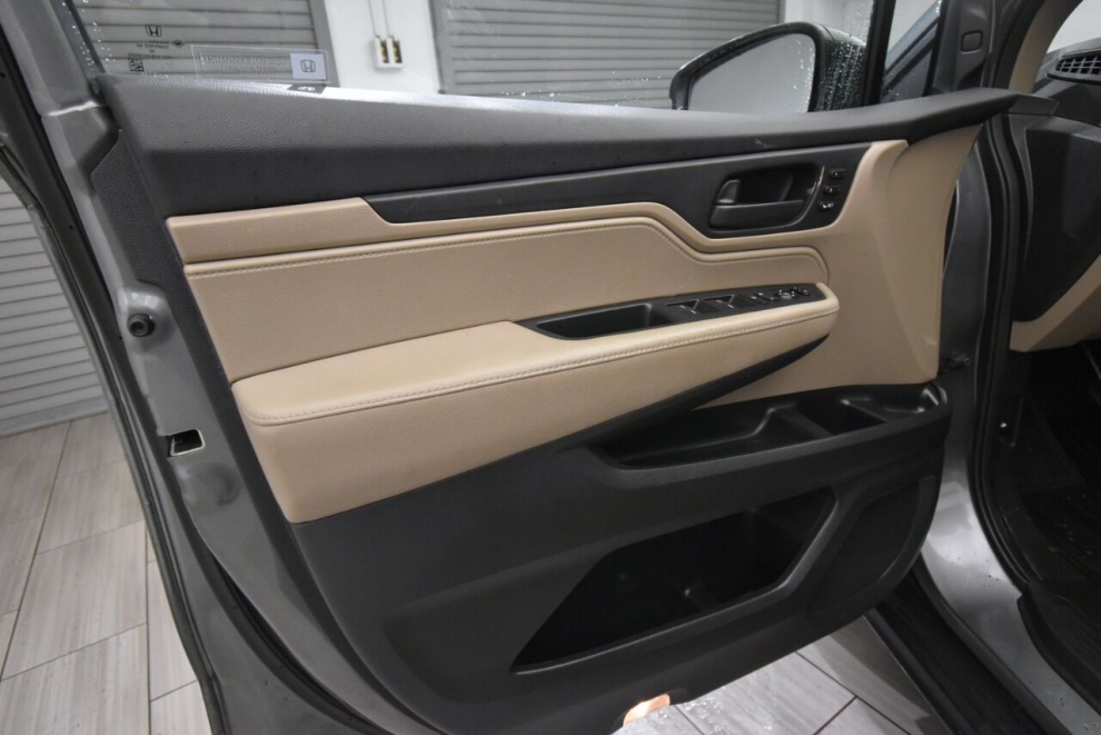 2018 Honda Odyssey EX L w/Navi w/RES 4dr Mini Van and RES, Gray, Mileage: 92,732 - photo 12