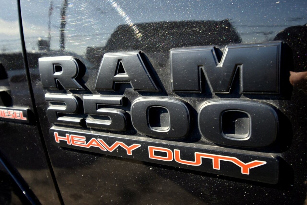 2017 RAM 2500 Laramie 4x4 4dr Crew Cab 6.3 ft. SB Pickup, Black, Mileage: 64,562 - photo 53