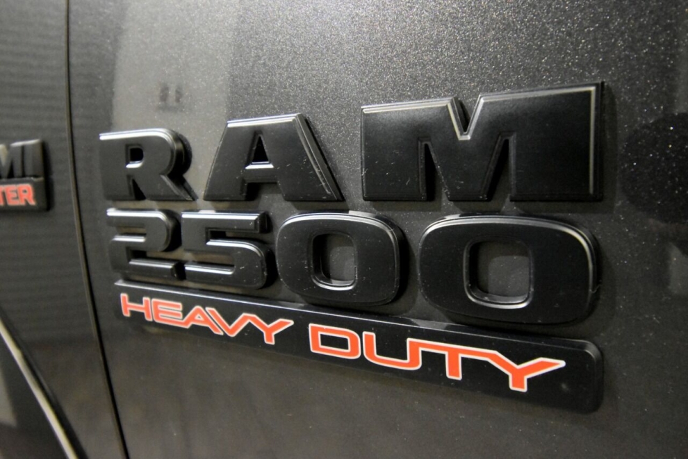2018 RAM 2500 Laramie 4x4 4dr Mega Cab 6.3 ft. SB Pickup, Gray, Mileage: 125,892 - photo 40