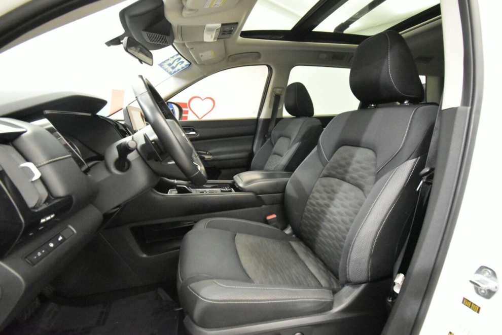 2022 Nissan Pathfinder SV AWD 4dr SUV, White, Mileage: 60,918 - photo 11