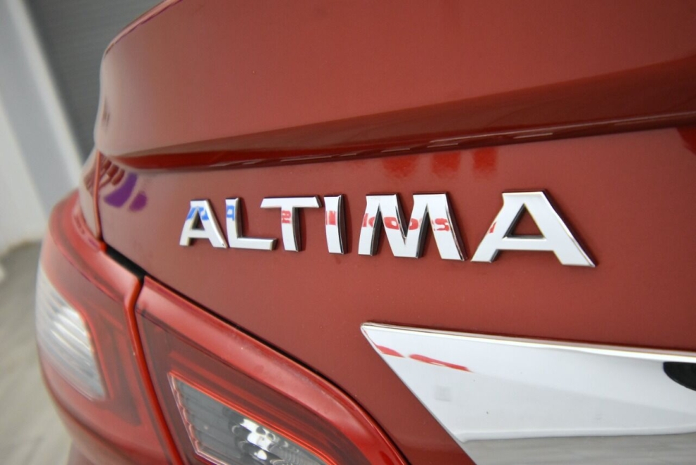 2017 Nissan Altima 2.5 SR 4dr Sedan, Red, Mileage: 114,937 - photo 33