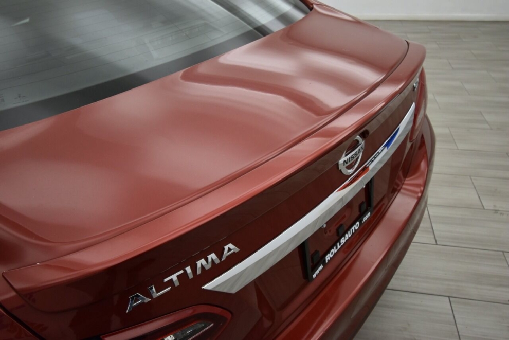 2017 Nissan Altima 2.5 SR 4dr Sedan, Red, Mileage: 114,937 - photo 35
