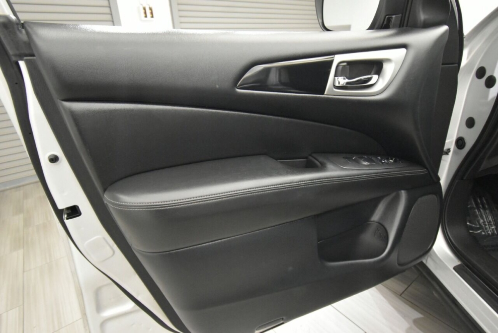 2020 Nissan Pathfinder S 4x4 4dr SUV, Silver, Mileage: 42,577 - photo 12