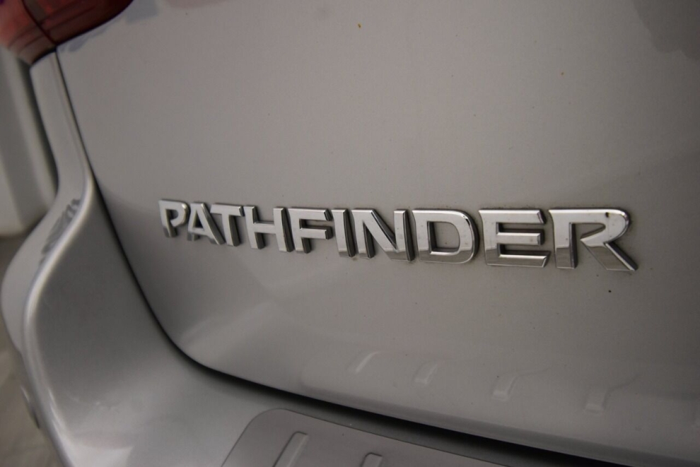 2020 Nissan Pathfinder S 4x4 4dr SUV, Silver, Mileage: 42,577 - photo 38