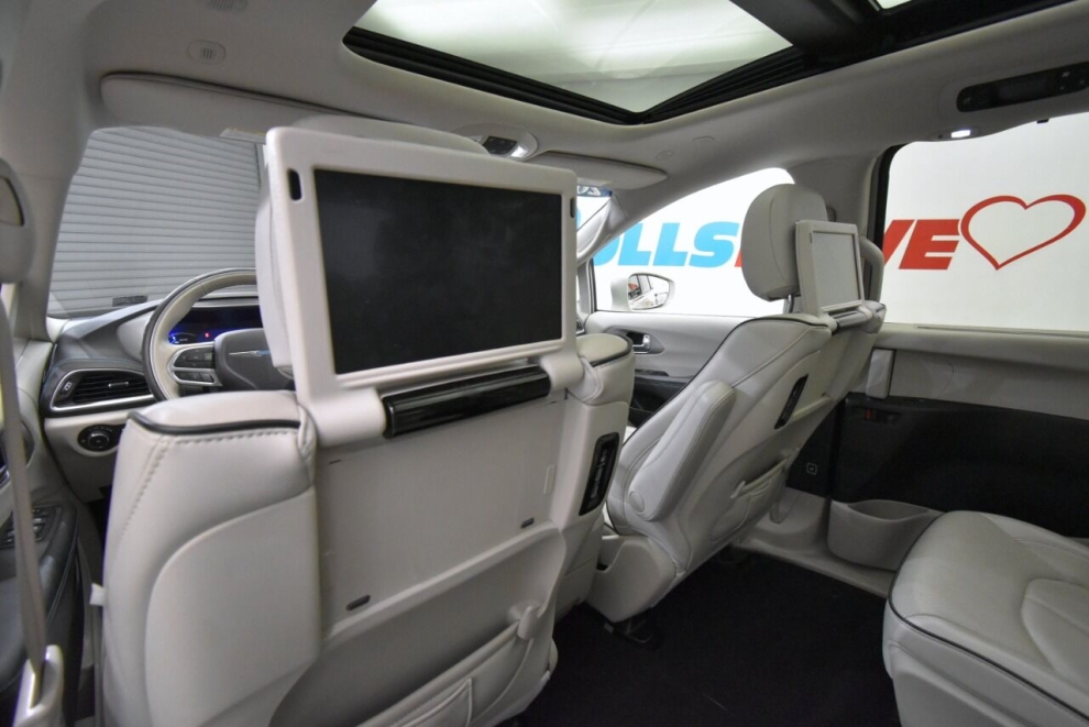 2020 Chrysler Pacifica Hybrid Limited 4dr Mini Van, White, Mileage: 64,702 - photo 15