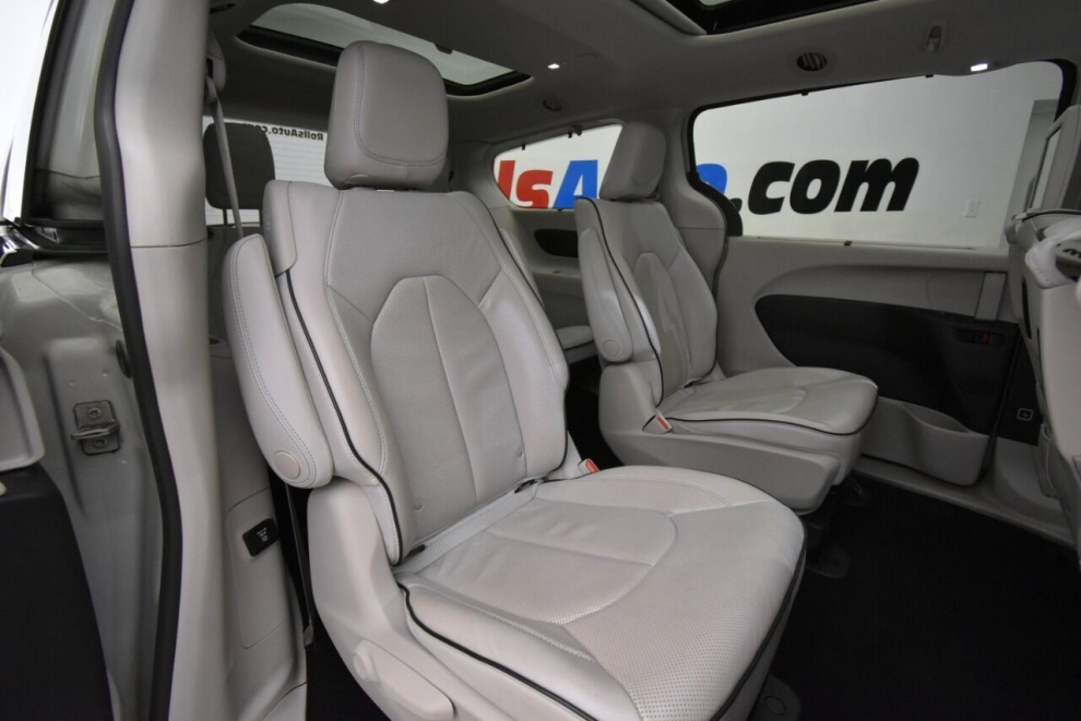 2020 Chrysler Pacifica Hybrid Limited 4dr Mini Van, White, Mileage: 64,702 - photo 20