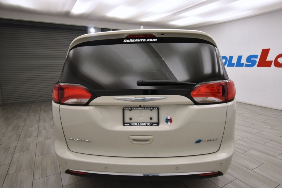 2020 Chrysler Pacifica Hybrid Limited 4dr Mini Van, White, Mileage: 64,702 - photo 3