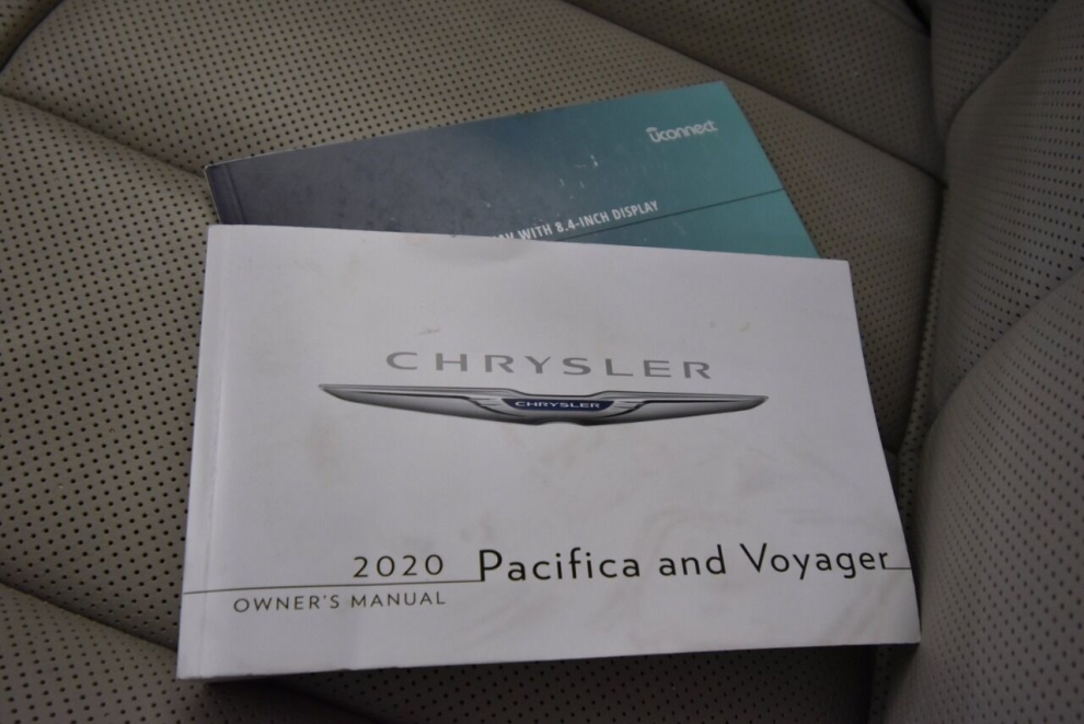 2020 Chrysler Pacifica Hybrid Limited 4dr Mini Van, White, Mileage: 64,702 - photo 43