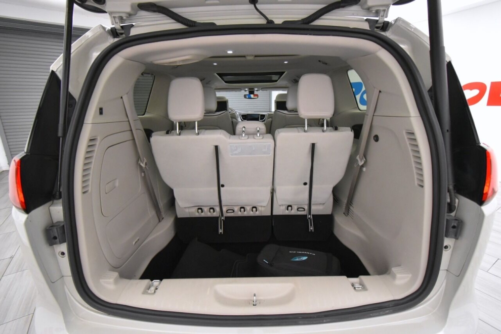 2020 Chrysler Pacifica Hybrid Limited 4dr Mini Van, White, Mileage: 64,702 - photo 44