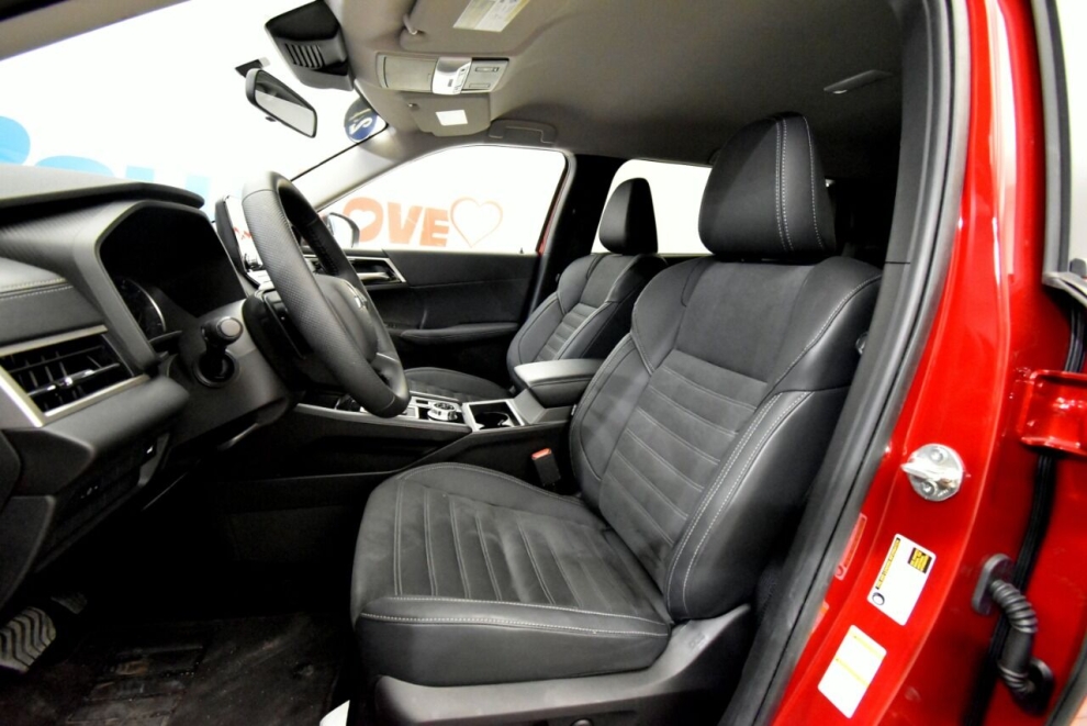 2024 Mitsubishi Outlander SE AWD 4dr SUV, Red, Mileage: 655 - photo 11
