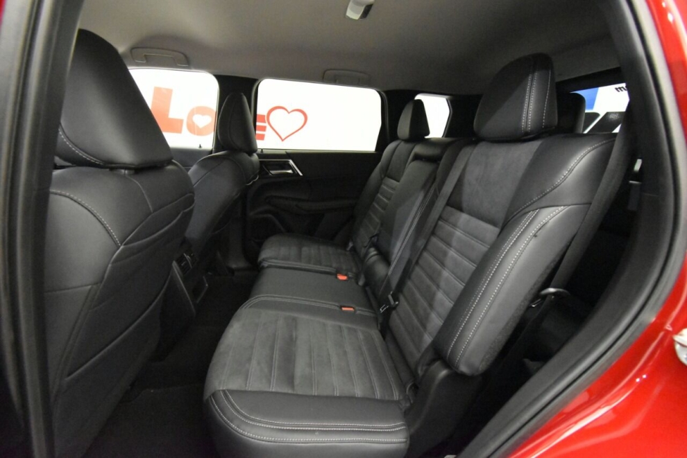 2024 Mitsubishi Outlander SE AWD 4dr SUV, Red, Mileage: 655 - photo 12