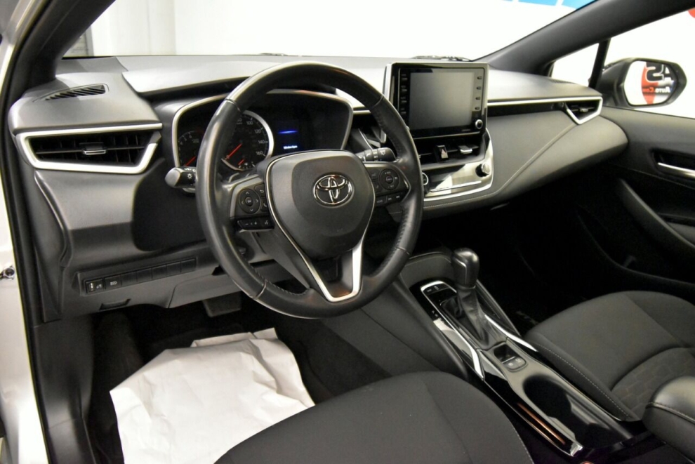2022 Toyota Corolla Hatchback SE Nightshade Edition 4dr Hatchback, Silver, Mileage: 25,909 - photo 10