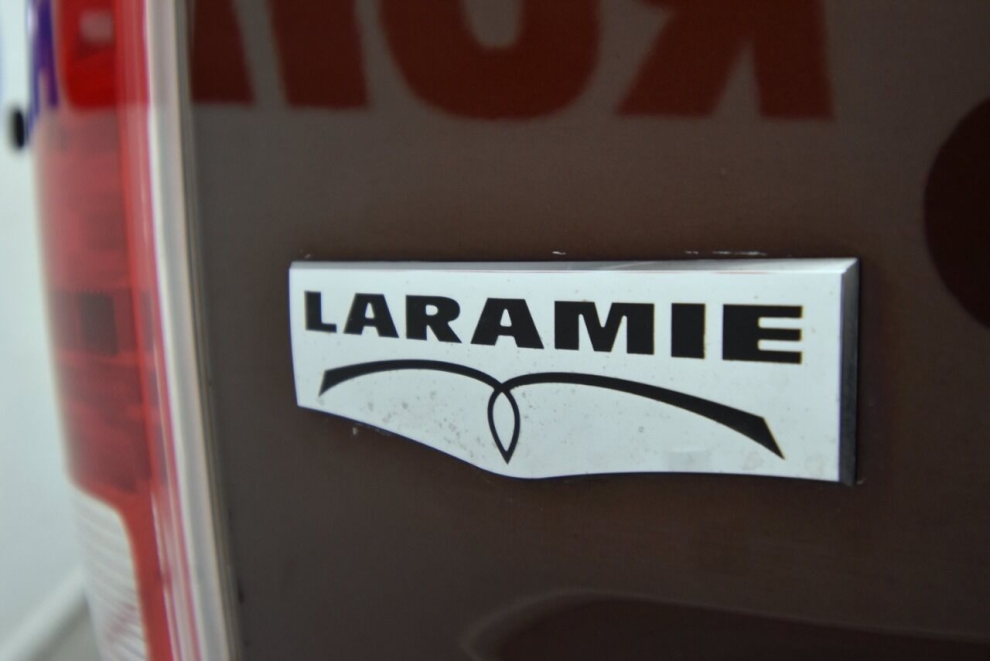 2015 RAM 1500 Laramie 4x4 4dr Crew Cab 6.3 ft. SB Pickup, Brown, Mileage: 46,571 - photo 39