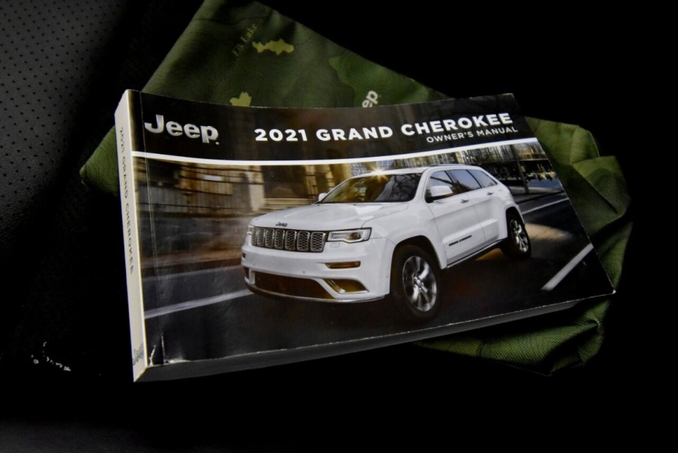 2021 Jeep Grand Cherokee Laredo X 4x4 4dr SUV, Gray, Mileage: 42,734 - photo 36