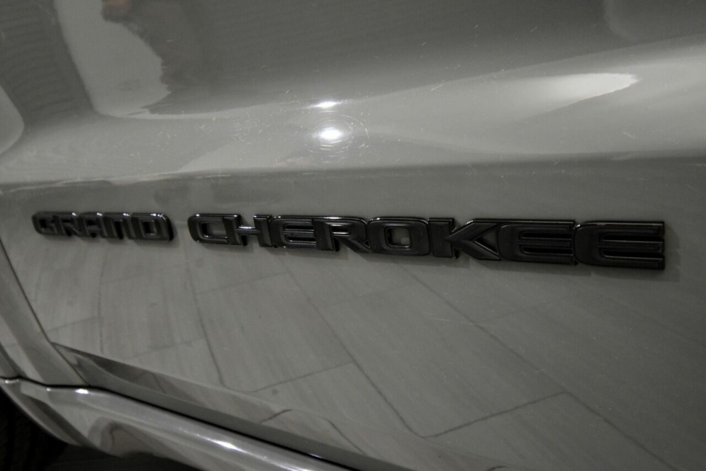 2021 Jeep Grand Cherokee Laredo X 4x4 4dr SUV, Gray, Mileage: 42,734 - photo 40