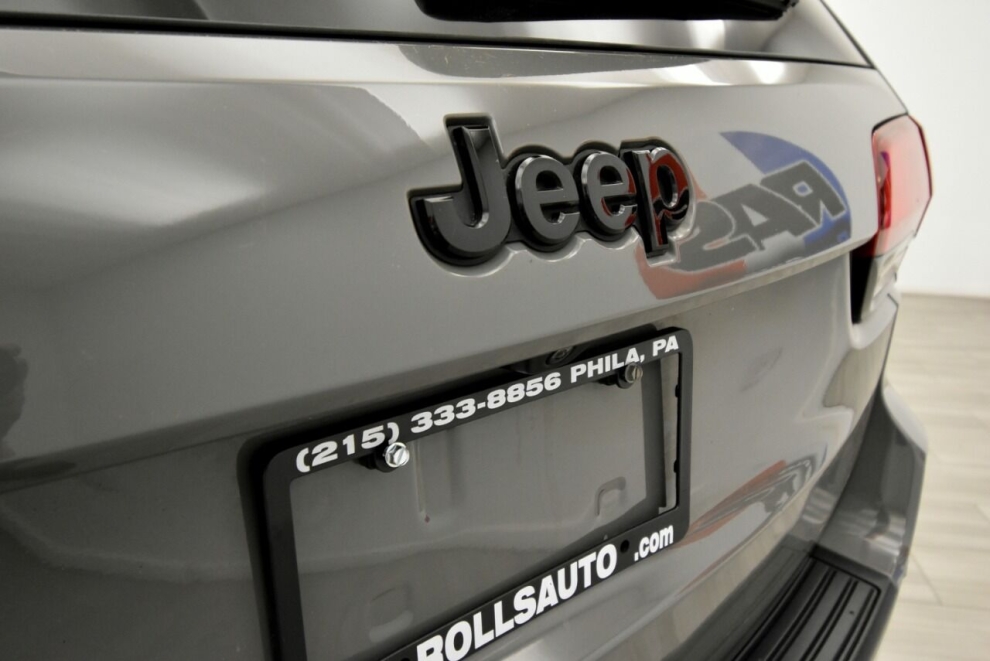 2021 Jeep Grand Cherokee Laredo X 4x4 4dr SUV, Gray, Mileage: 42,734 - photo 42