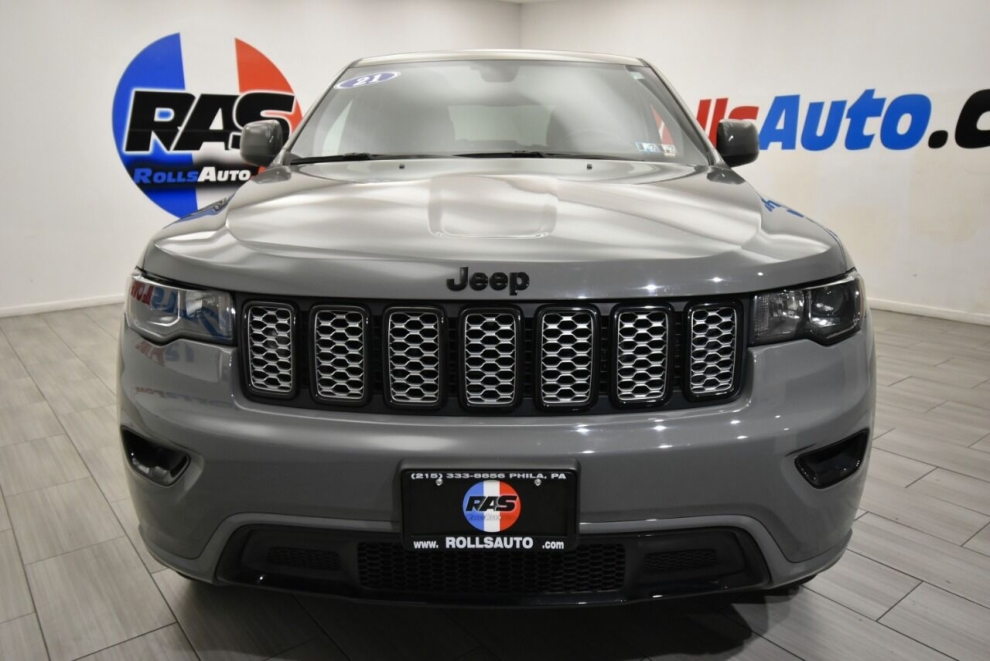 2021 Jeep Grand Cherokee Laredo X 4x4 4dr SUV, Gray, Mileage: 42,734 - photo 7