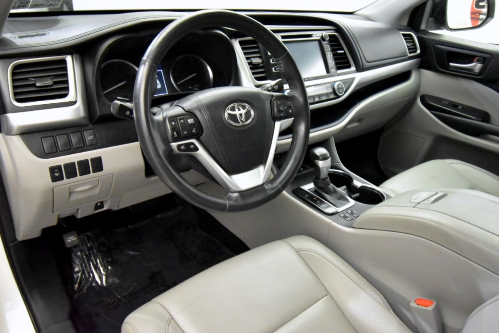 2015 Toyota Highlander XLE AWD 4dr SUV, White, Mileage: 105,576 - photo 10