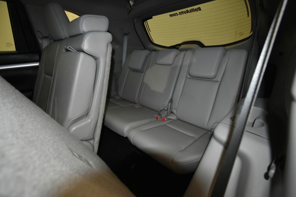 2015 Toyota Highlander XLE AWD 4dr SUV, White, Mileage: 105,576 - photo 14