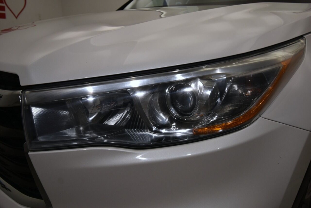 2015 Toyota Highlander XLE AWD 4dr SUV, White, Mileage: 105,576 - photo 8