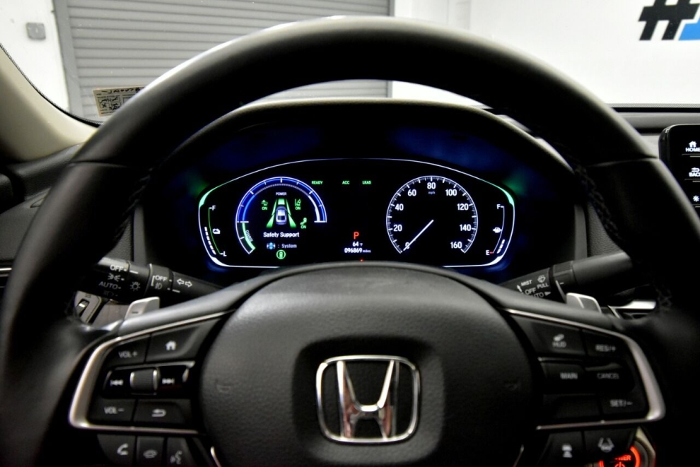 2018 Honda Accord Hybrid Touring 4dr Sedan, White, Mileage: 96,829 - photo 29