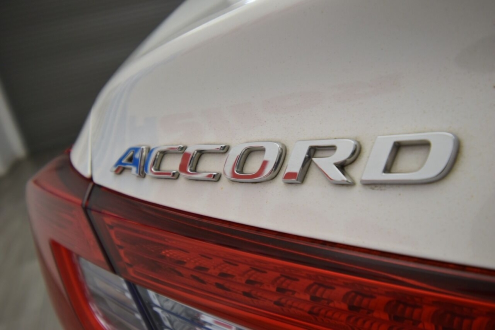 2018 Honda Accord Hybrid Touring 4dr Sedan, White, Mileage: 96,829 - photo 41