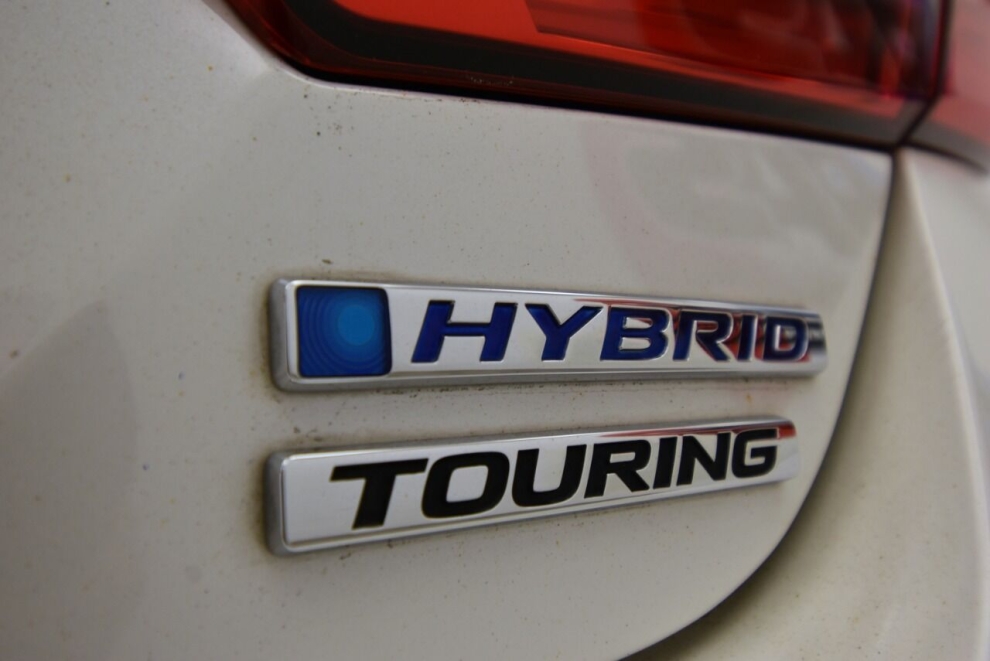 2018 Honda Accord Hybrid Touring 4dr Sedan, White, Mileage: 96,829 - photo 42
