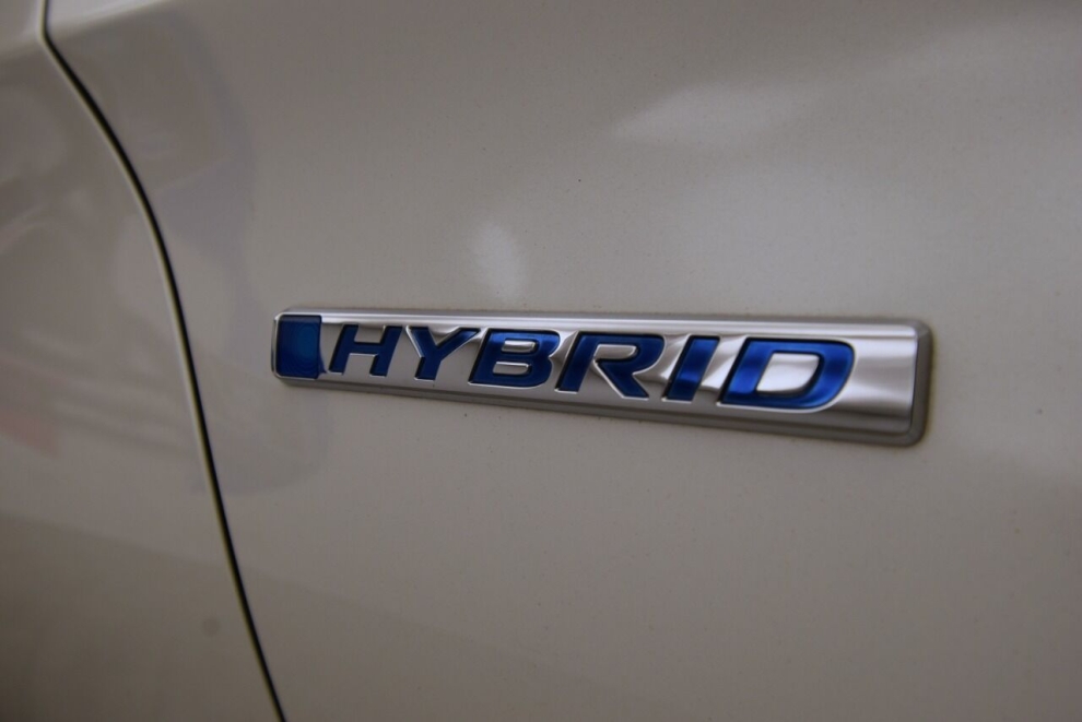 2018 Honda Accord Hybrid Touring 4dr Sedan, White, Mileage: 96,829 - photo 43