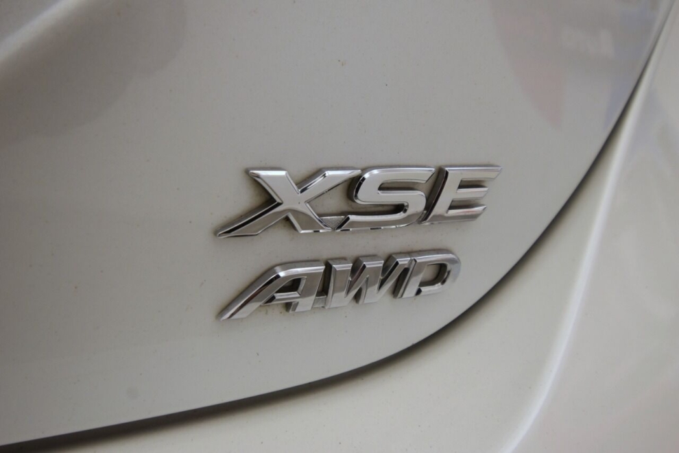 2022 Toyota Camry XSE AWD 4dr Sedan, White, Mileage: 36,711 - photo 38