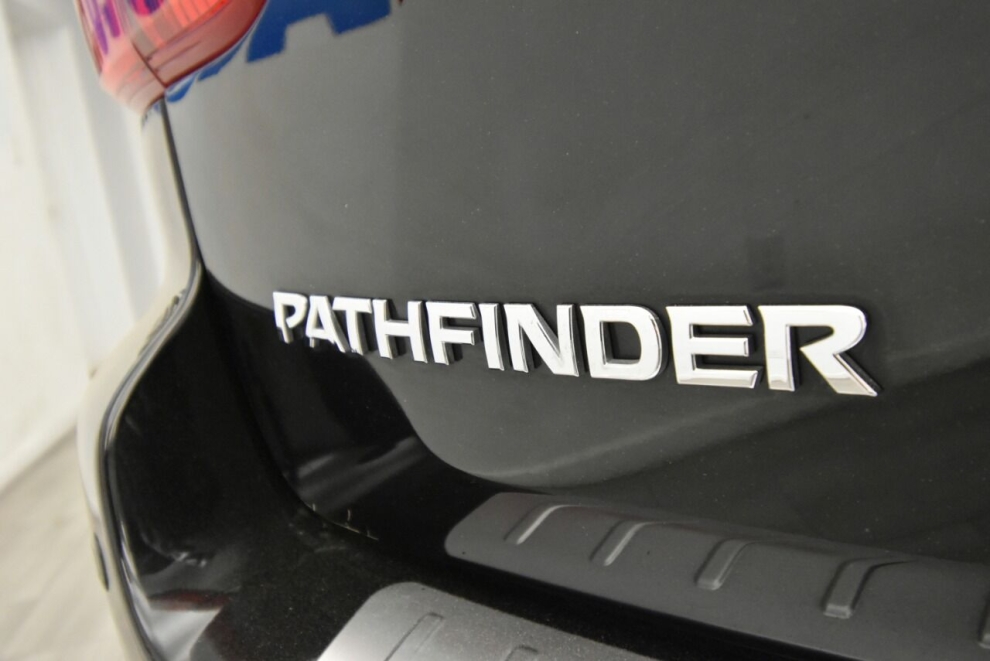 2020 Nissan Pathfinder S 4x4 4dr SUV, Black, Mileage: 22,437 - photo 40