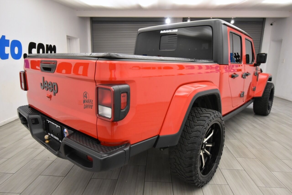 2021 Jeep Gladiator Willys 4x4 4dr Crew Cab 5.0 ft. SB, Red, Mileage: 20,388 - photo 4