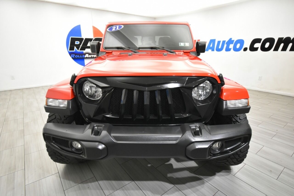 2021 Jeep Gladiator Willys 4x4 4dr Crew Cab 5.0 ft. SB, Red, Mileage: 20,388 - photo 7