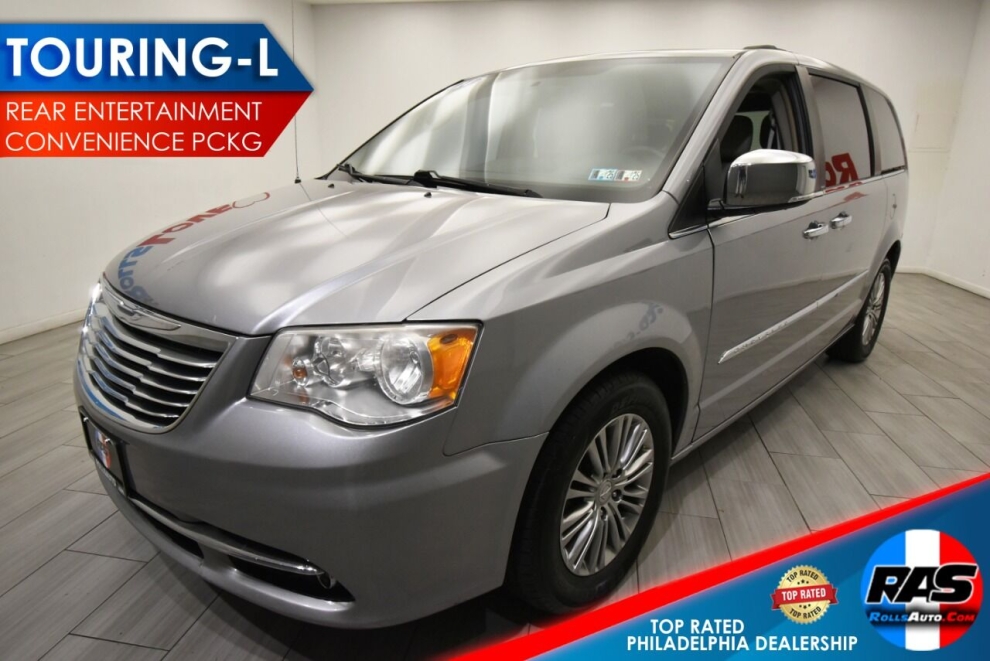 2014 Chrysler Town and Country Touring L 4dr Mini Van, Silver, Mileage: 94,090 