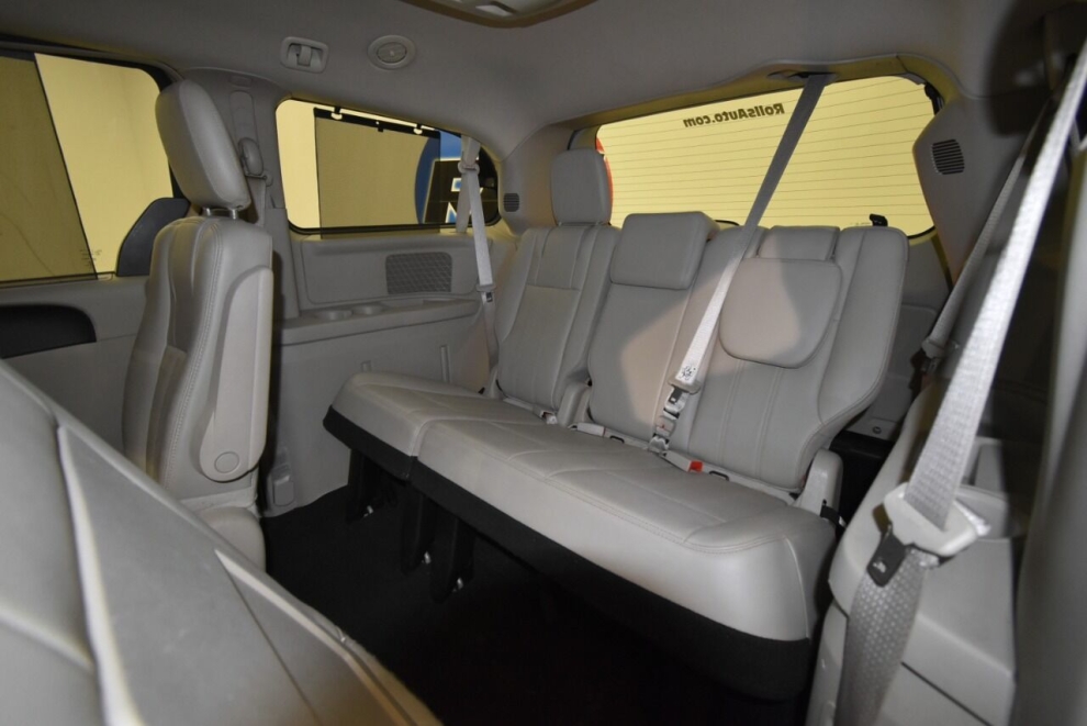 2014 Chrysler Town and Country Touring L 4dr Mini Van, Silver, Mileage: 94,090 - photo 14