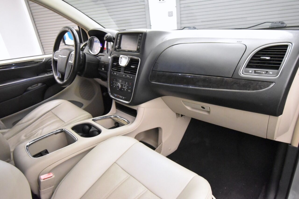 2014 Chrysler Town and Country Touring L 4dr Mini Van, Silver, Mileage: 94,090 - photo 17