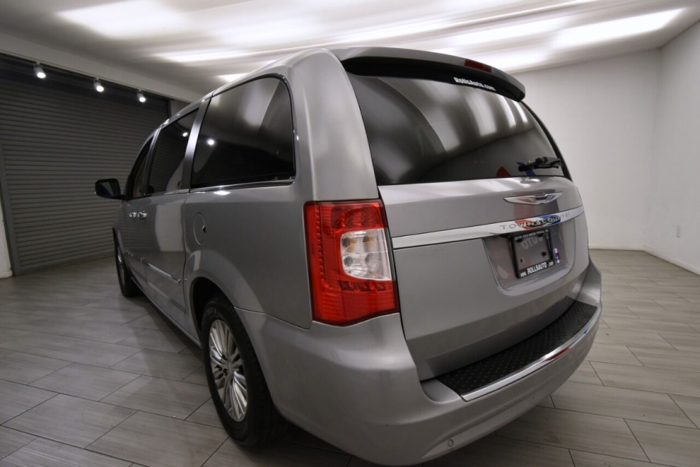 2014 Chrysler Town and Country Touring L 4dr Mini Van, Silver, Mileage: 94,090 - photo 2