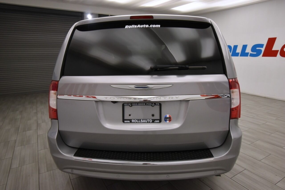 2014 Chrysler Town and Country Touring L 4dr Mini Van, Silver, Mileage: 94,090 - photo 3
