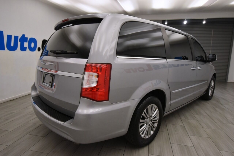 2014 Chrysler Town and Country Touring L 4dr Mini Van, Silver, Mileage: 94,090 - photo 4