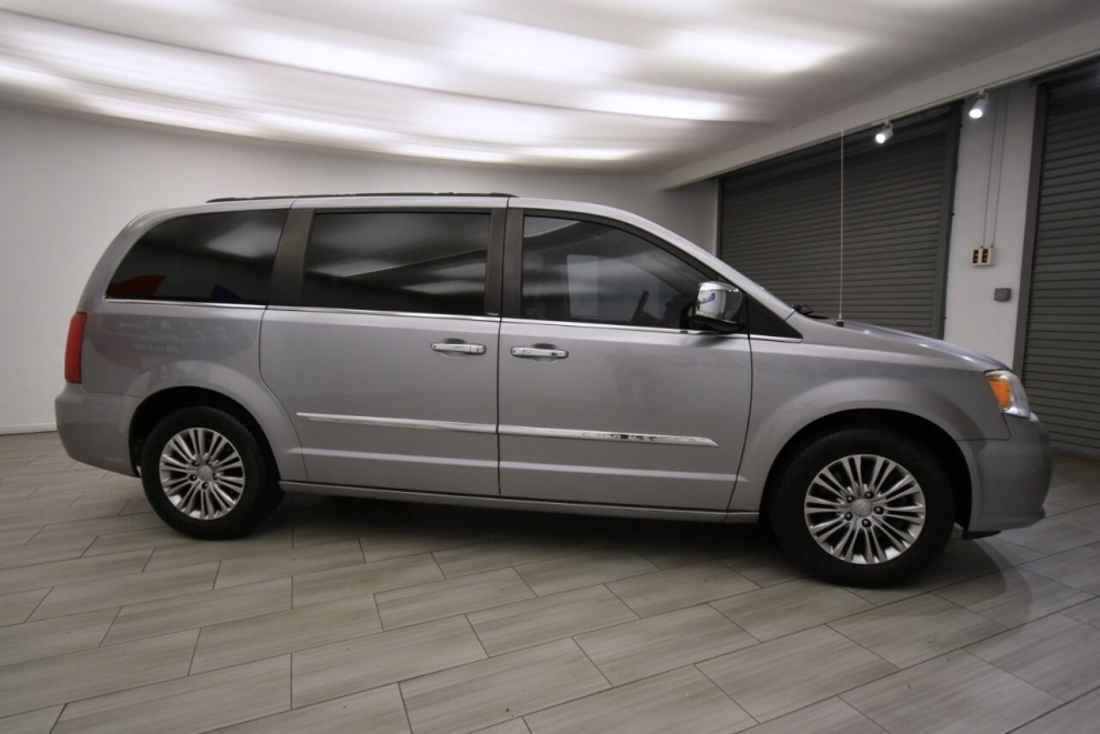 2014 Chrysler Town and Country Touring L 4dr Mini Van, Silver, Mileage: 94,090 - photo 5