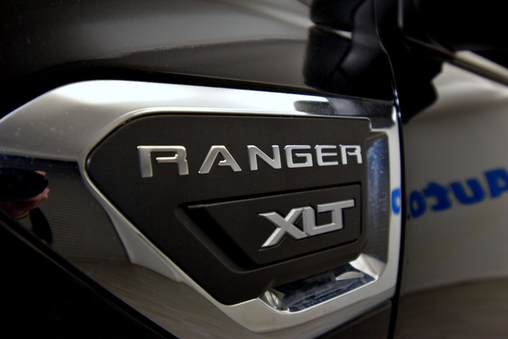2019 Ford Ranger XLT 4x4 4dr SuperCrew 5.1 ft. SB, Black, Mileage: 69,978 - photo 46