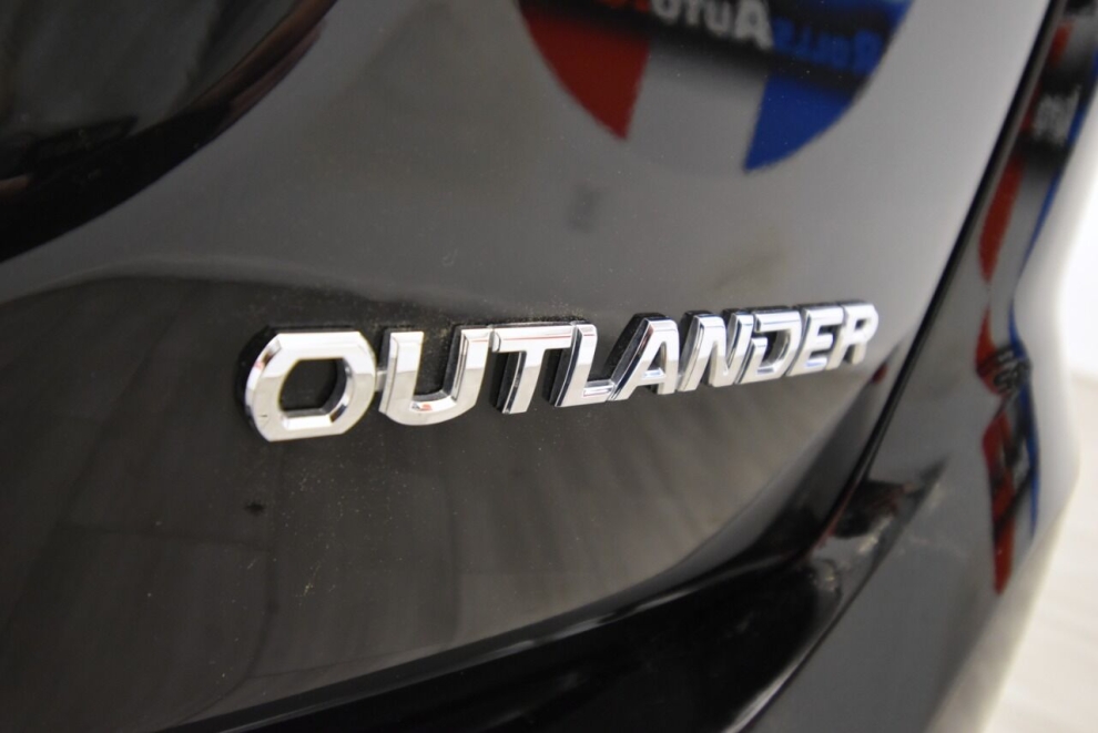 2018 Mitsubishi Outlander ES AWD 4dr SUV, Black, Mileage: 62,751 - photo 37