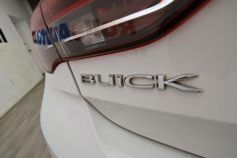 2018 Buick Regal Sportback Preferred 4dr Sportback, White, Mileage: 63,234 - photo 35