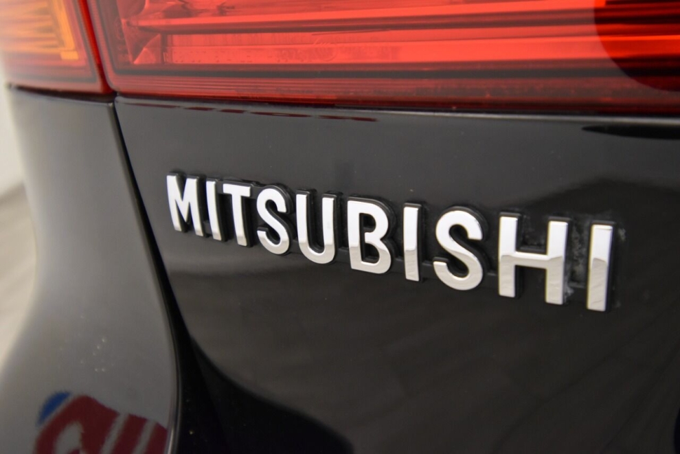 2018 Mitsubishi Outlander Sport 2.4 SEL AWD 4dr Crossover, Black, Mileage: 35,084 - photo 37