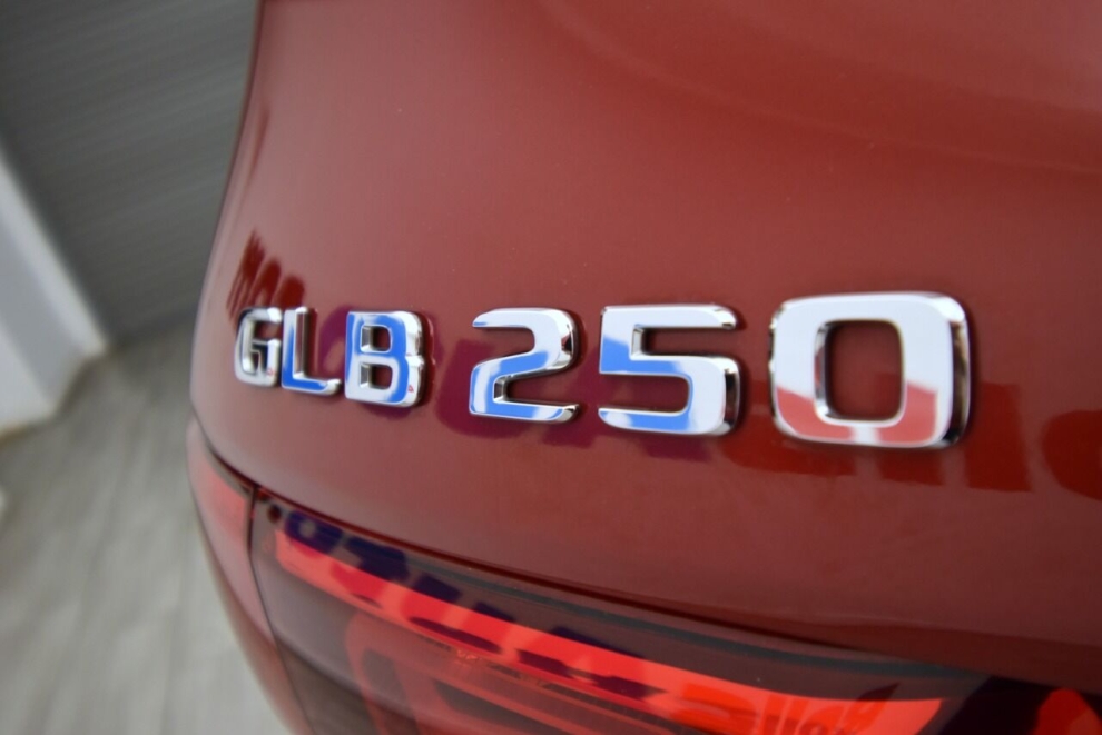 2020 Mercedes-Benz GLB GLB 250 4MATIC AWD 4dr SUV, Red, Mileage: 60,311 - photo 43