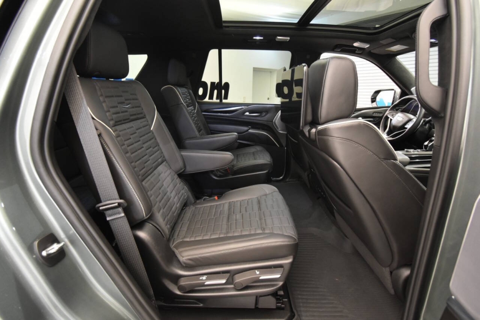 2024 Cadillac Escalade-V 20th Anniversary, Dark Emerald, Mileage: 10,125 - photo 19