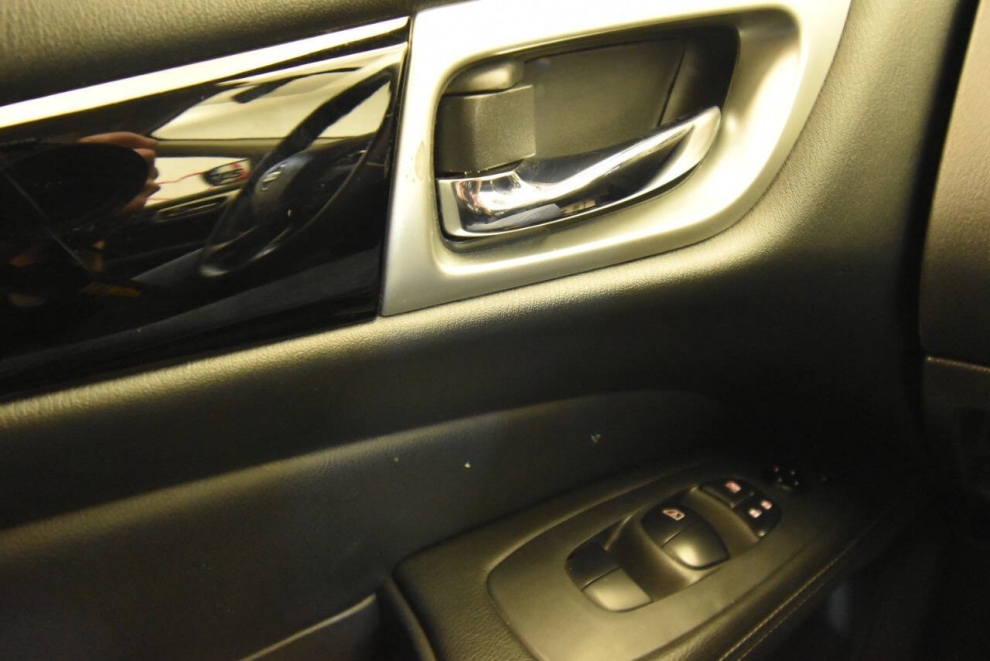 2020 Nissan Pathfinder S 4x4 4dr SUV, Black, Mileage: 24,831 - photo 30