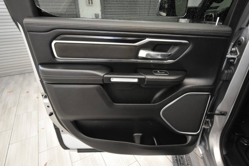 2019 RAM 1500 Laramie 4x4 4dr Crew Cab 5.6 ft. SB Pickup, Silver, Mileage: 131,833 - photo 15