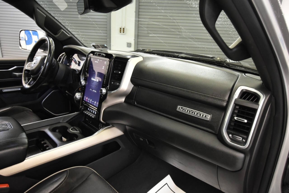 2019 RAM 1500 Laramie 4x4 4dr Crew Cab 5.6 ft. SB Pickup, Silver, Mileage: 131,833 - photo 16