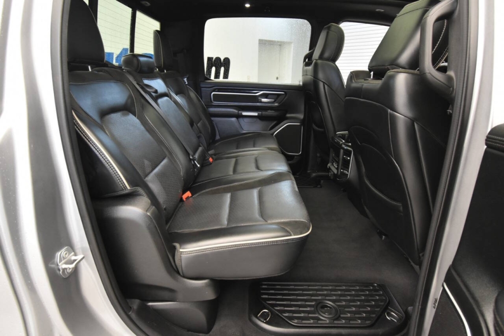 2019 RAM 1500 Laramie 4x4 4dr Crew Cab 5.6 ft. SB Pickup, Silver, Mileage: 131,833 - photo 18
