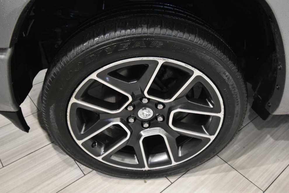 2019 RAM 1500 Laramie 4x4 4dr Crew Cab 5.6 ft. SB Pickup, Silver, Mileage: 131,833 - photo 8